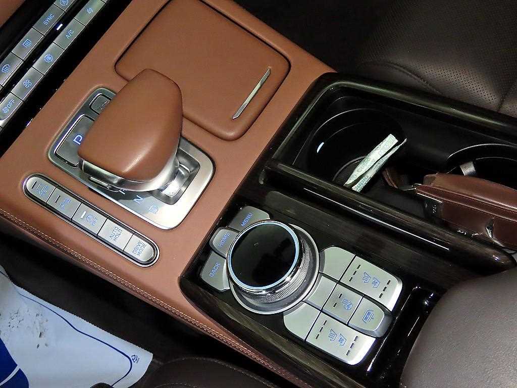 Genesis G90 - Vista 12