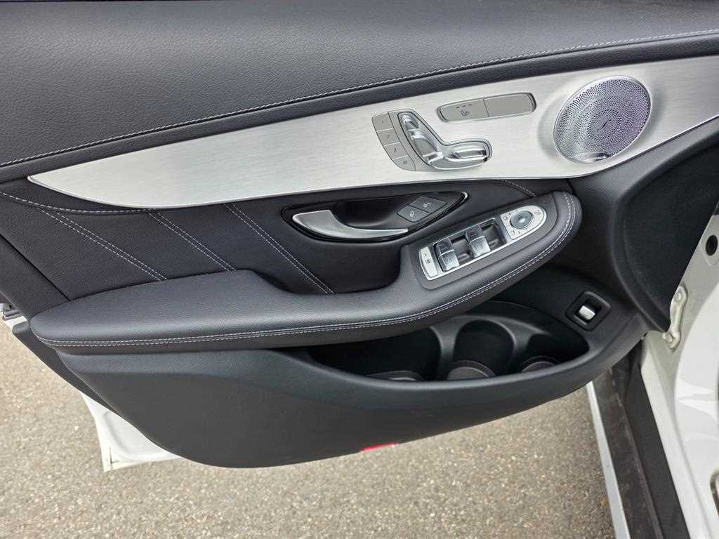 Mercedes Benz GLC Class - Vista 5