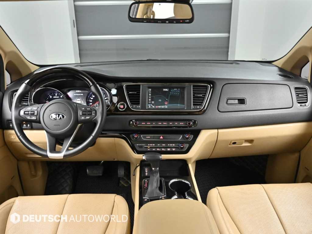 KIA Carnival - Vista 7