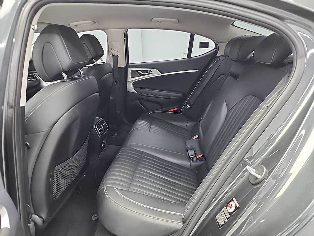 Genesis G70 - Vista 12