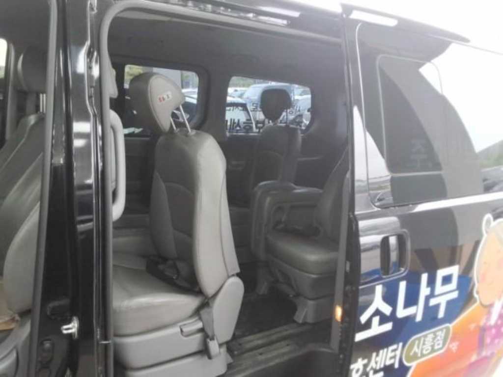 HYUNDAI Starex - Vista 10