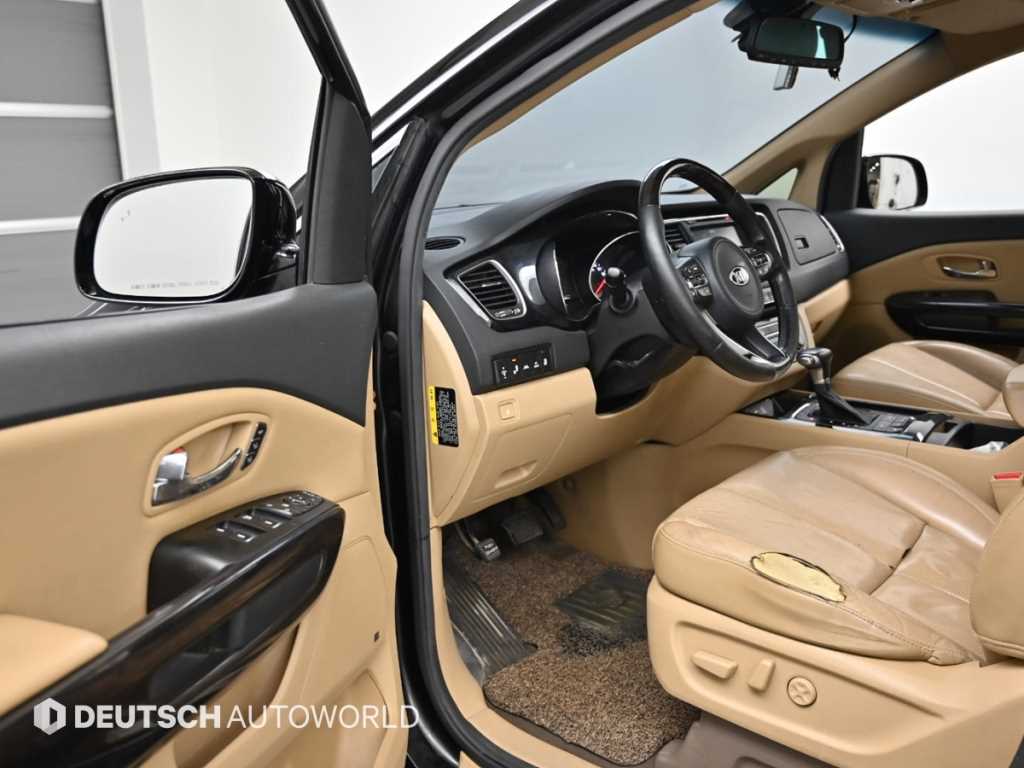 KIA Carnival - Vista 11