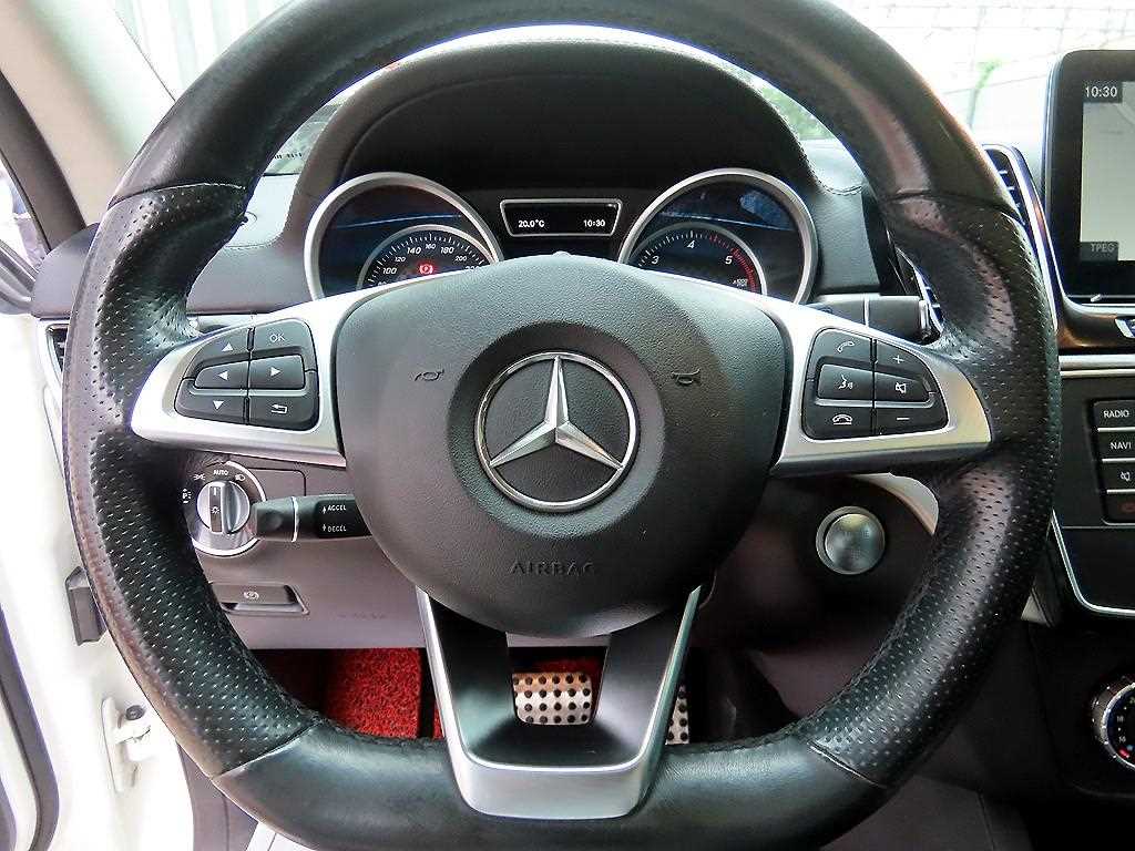 Mercedes Benz GLE Class - Vista 8