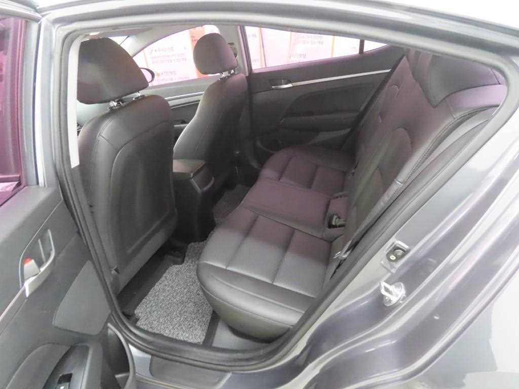 HYUNDAI Avante - Vista 6