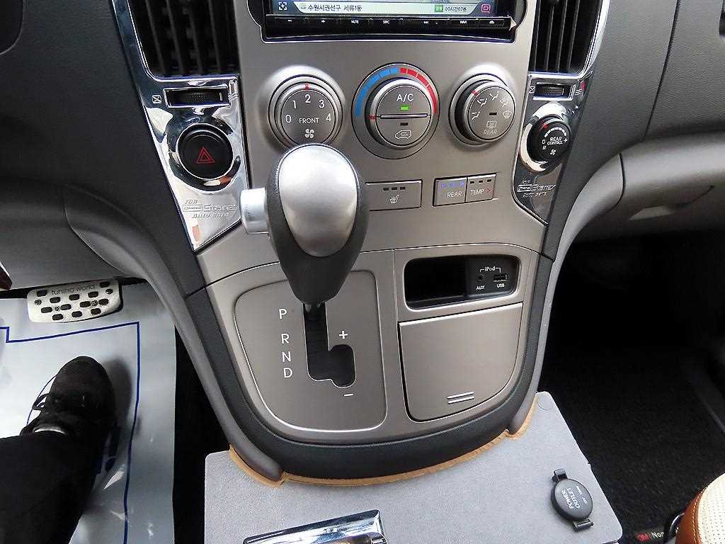HYUNDAI Starex - Vista 10