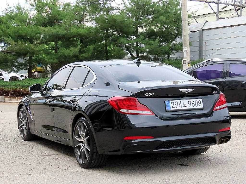 Genesis G70 - Vista 3