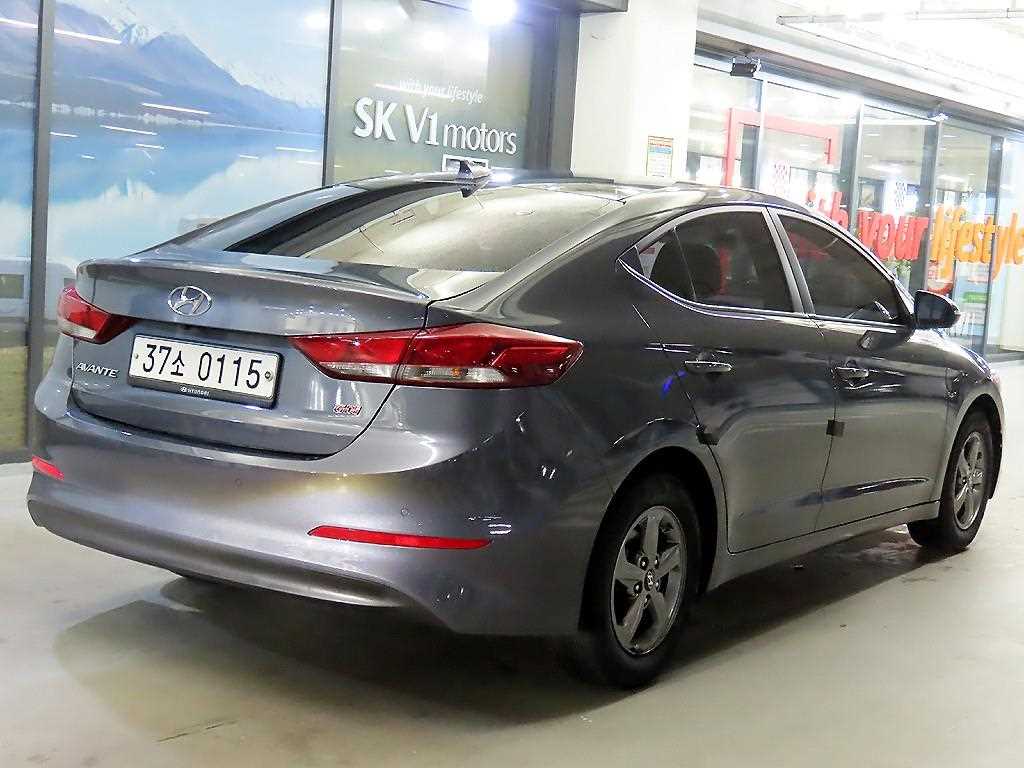 HYUNDAI Avante - Vista 4