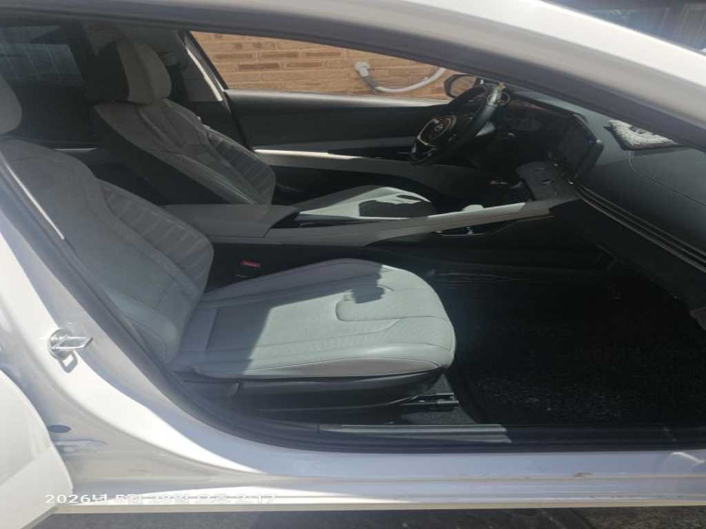 HYUNDAI Avante - Vista 5