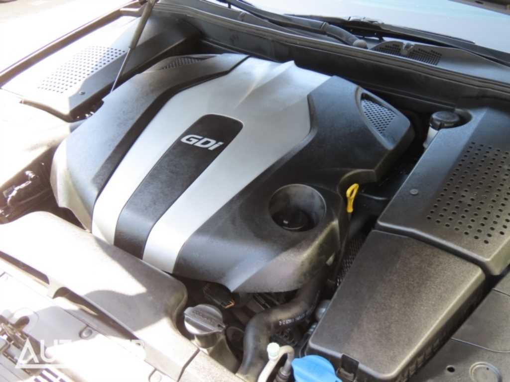 HYUNDAI Genesis - Vista 5