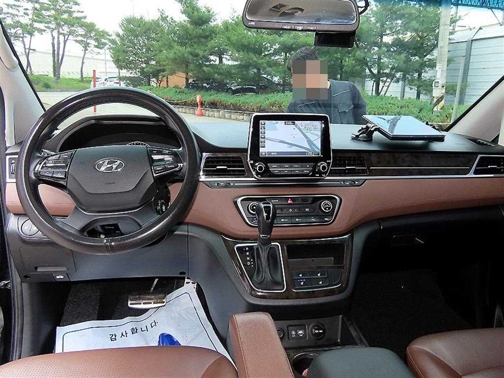 HYUNDAI Starex - Vista 8