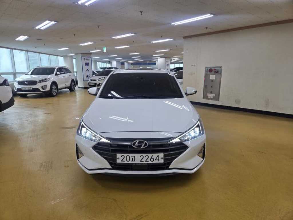 HYUNDAI Avante - Vista 2