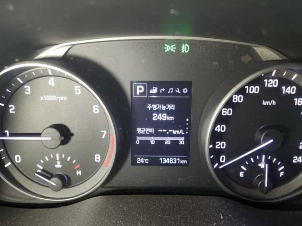 HYUNDAI Avante - Vista 10