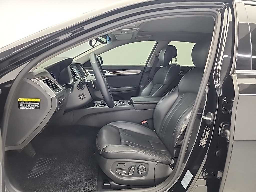 HYUNDAI Genesis - Vista 11