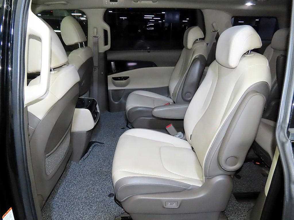 KIA Carnival - Vista 7