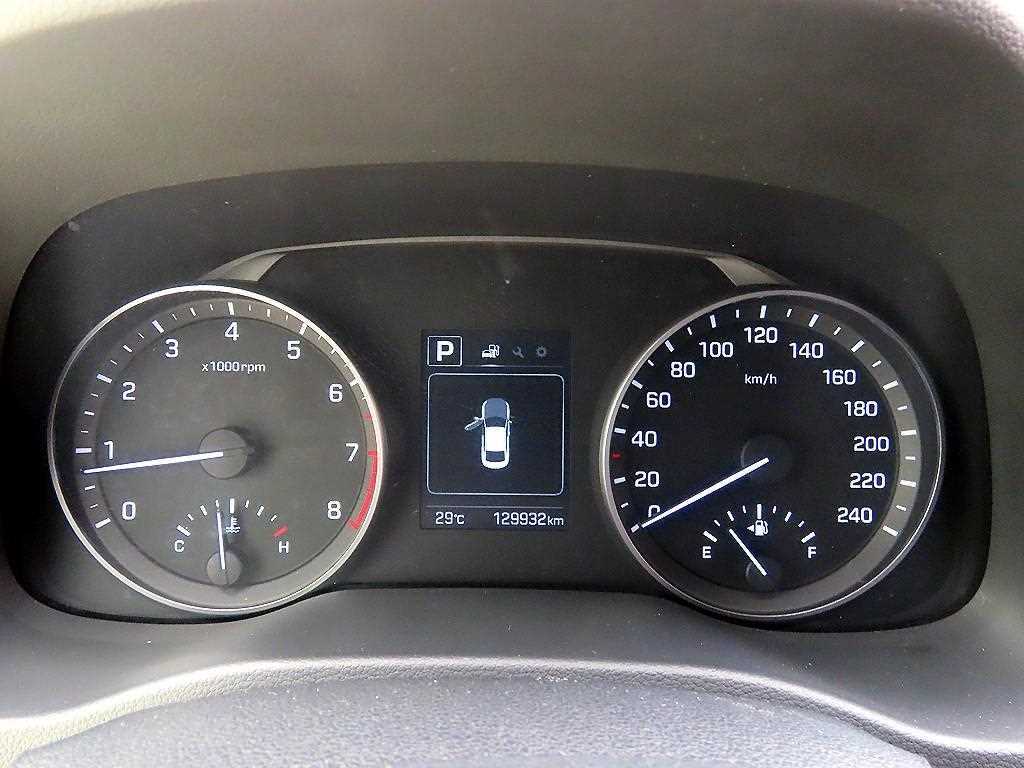 HYUNDAI Avante - Vista 9