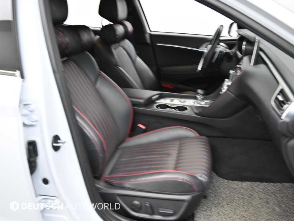 Genesis G70 - Vista 10