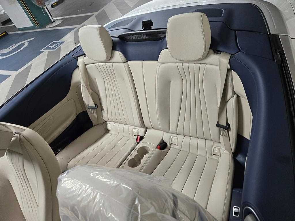 Mercedes Benz E class - Vista 8