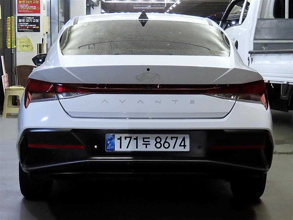 HYUNDAI Avante - Vista 5