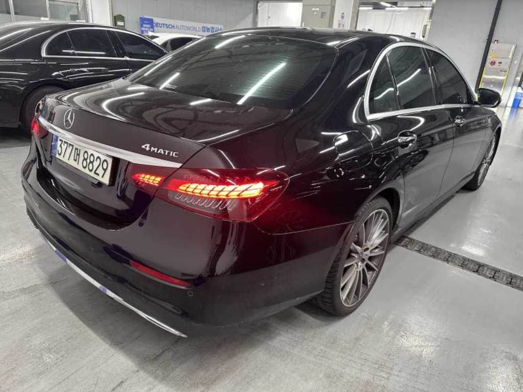 Mercedes Benz E class - Vista 4