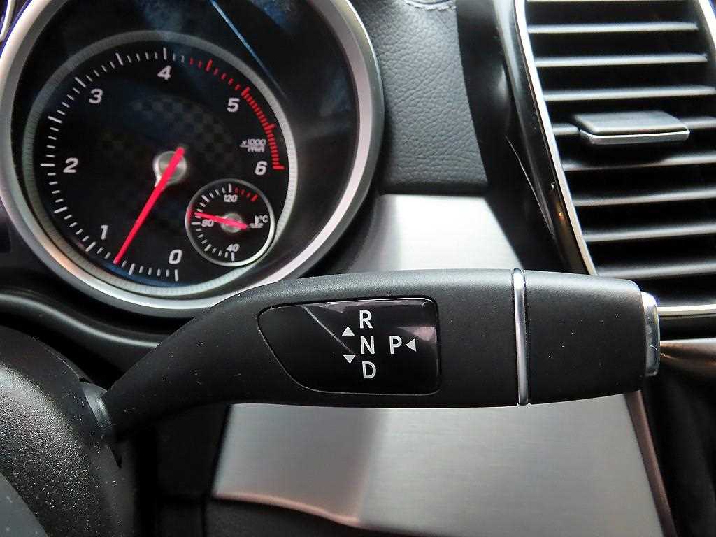 Mercedes Benz GLE Class - Vista 10