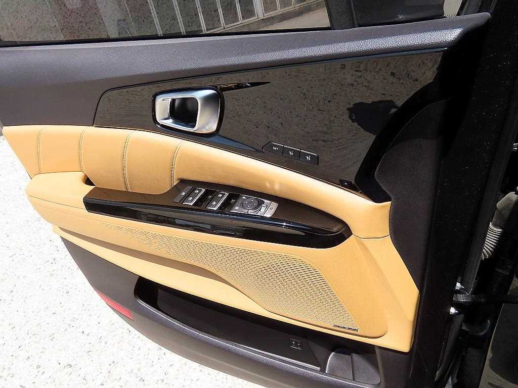 KIA Carnival - Vista 12