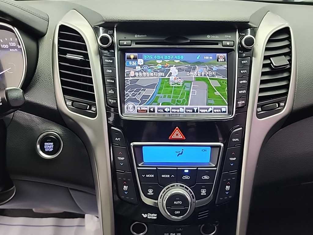HYUNDAI i30 - Vista 10