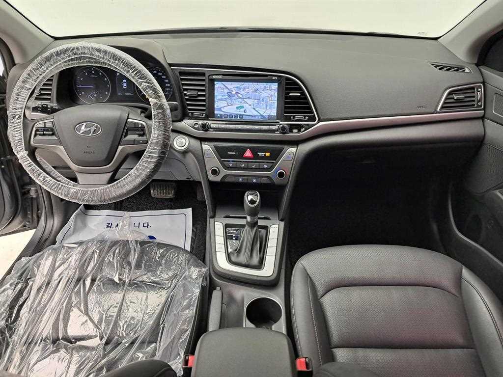 HYUNDAI Avante - Vista 6