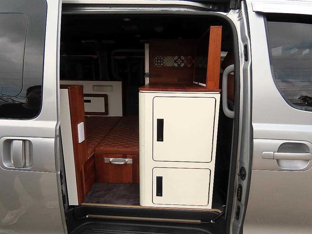 HYUNDAI Starex - Vista 6
