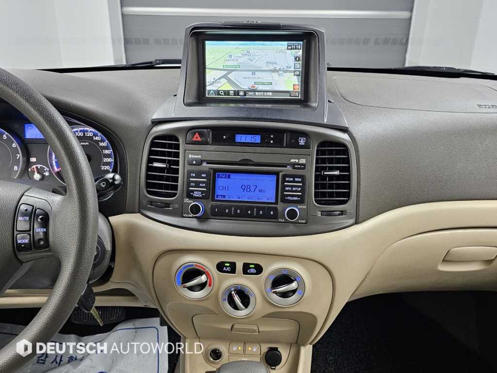 HYUNDAI Verna 2011 Blanco - Importación desde Corea - HF Imports Iquique - Foto 14