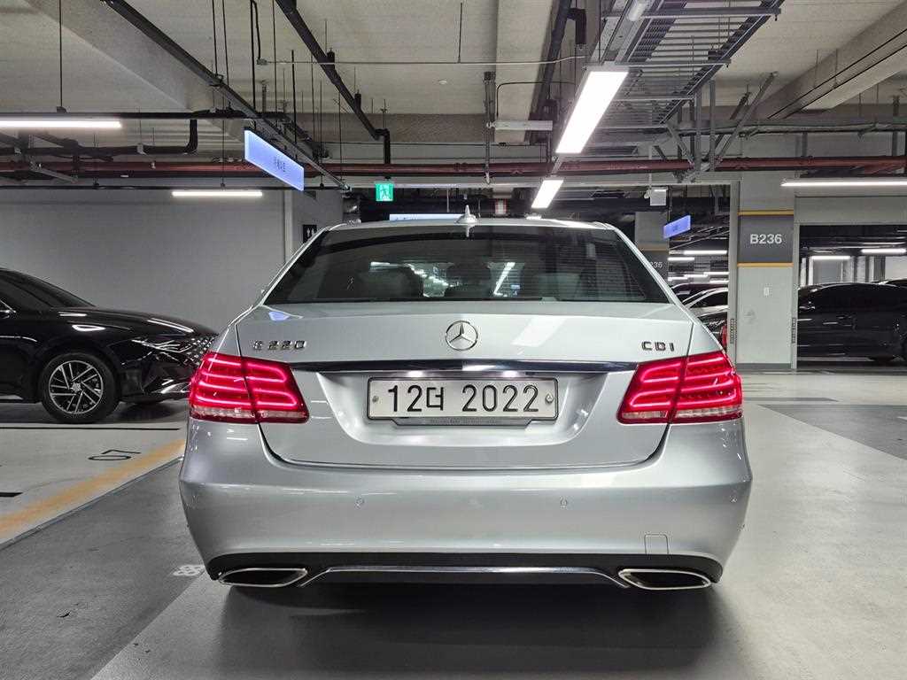 Mercedes Benz E class - Vista 4