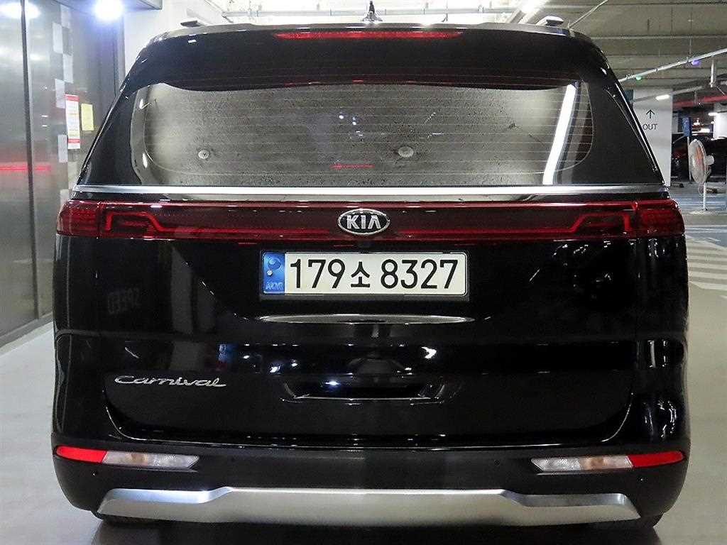 KIA Carnival - Vista 5