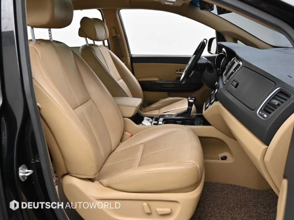 KIA Carnival - Vista 10