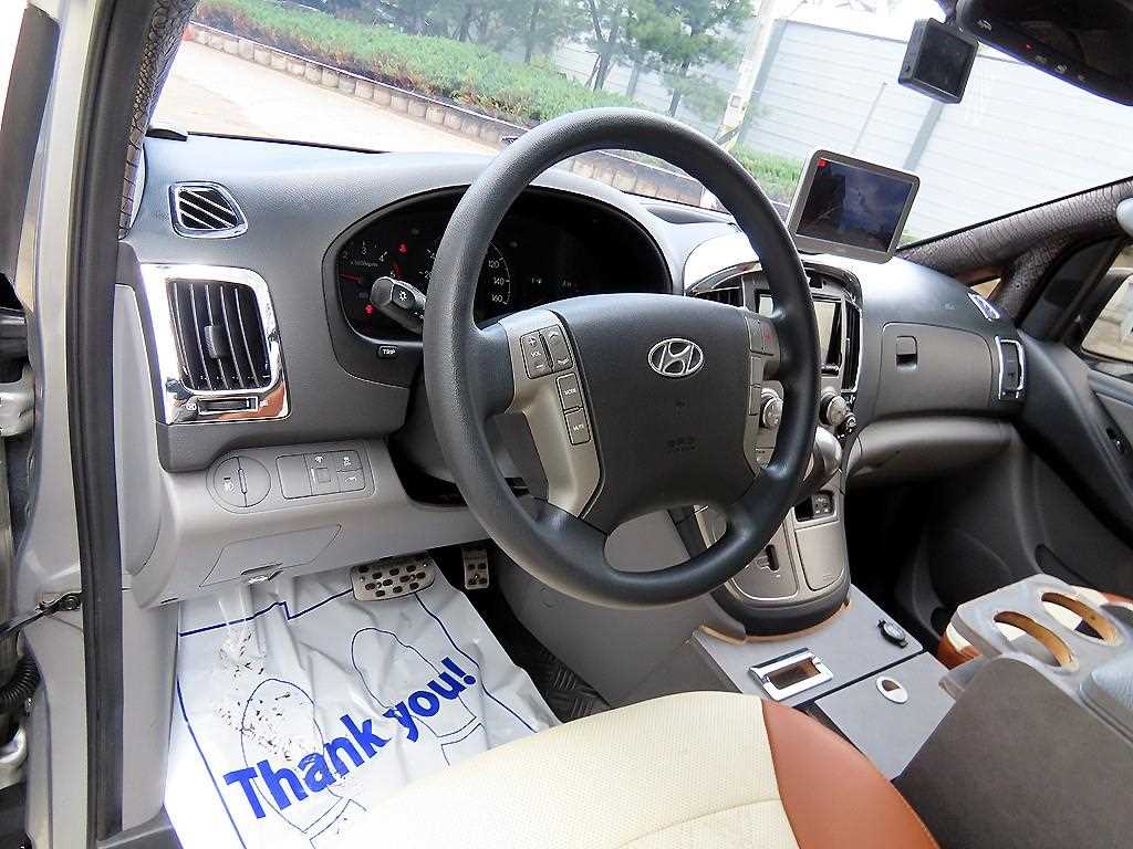 HYUNDAI Starex - Vista 7