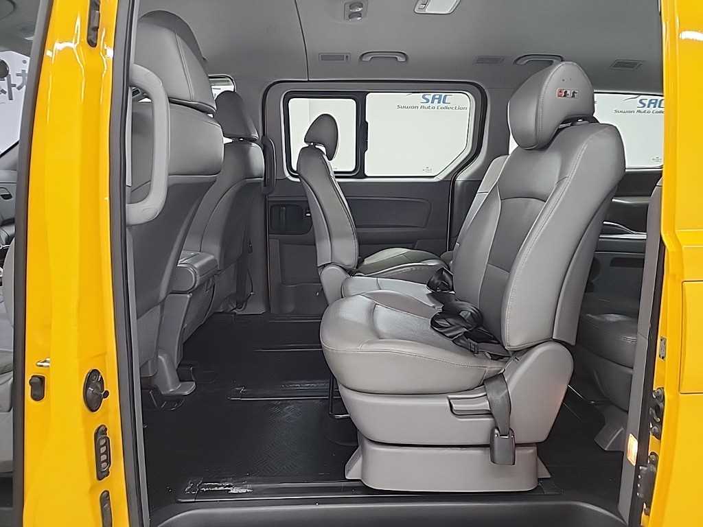 HYUNDAI Starex - Vista 12