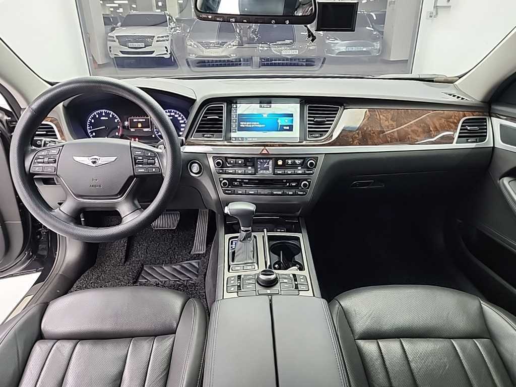 HYUNDAI Genesis - Vista 7