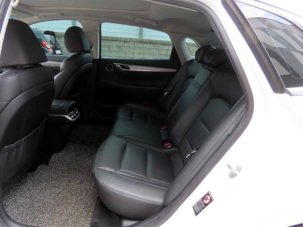 HYUNDAI Grandeur - Vista 6