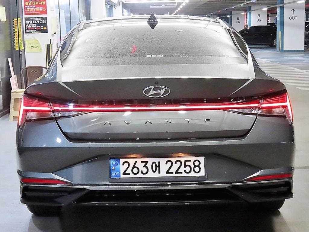 HYUNDAI Avante - Vista 5