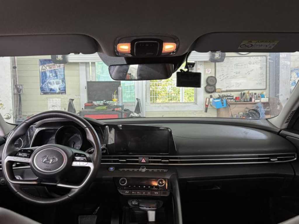 HYUNDAI Avante - Vista 9