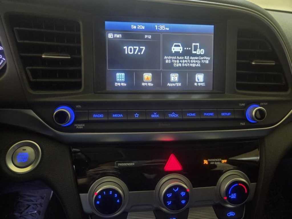 HYUNDAI Avante - Vista 11