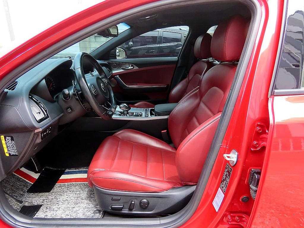 KIA Stinger - Vista 5