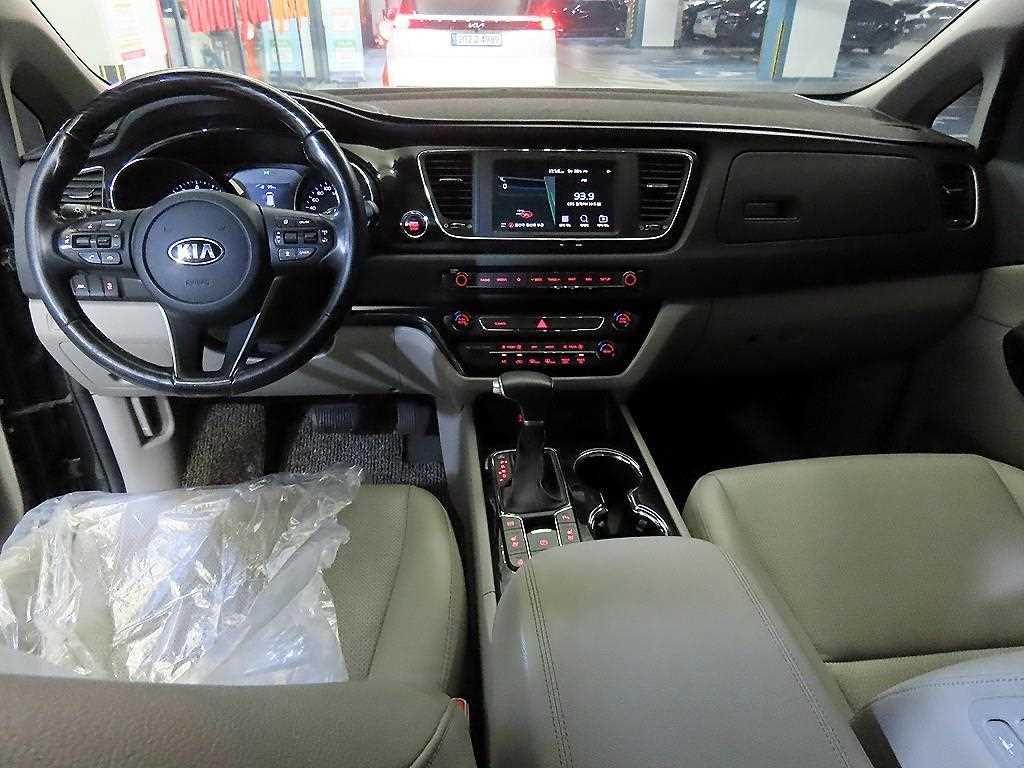 KIA Carnival - Vista 11