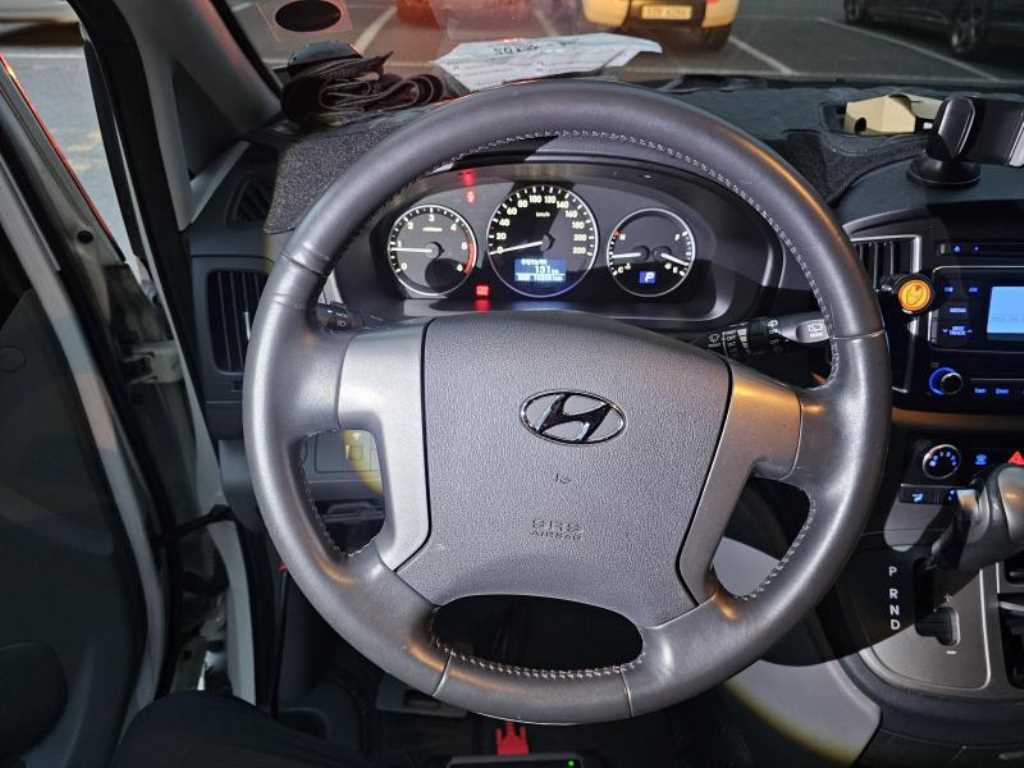 HYUNDAI Starex - Vista 7