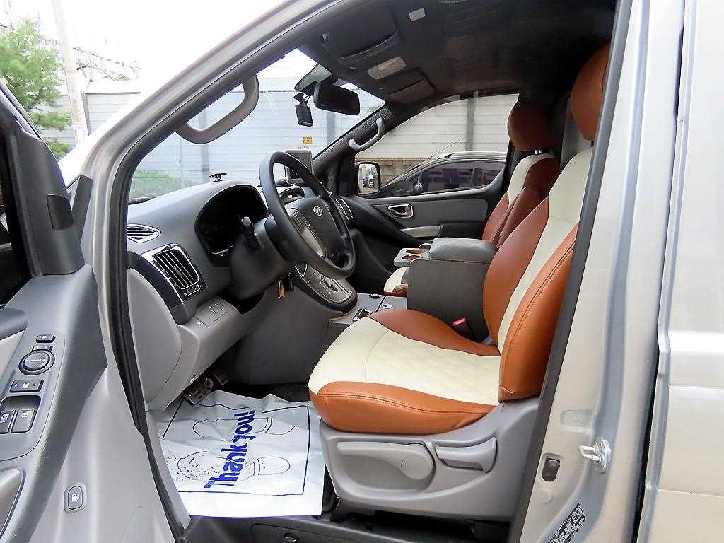 HYUNDAI Starex - Vista 5