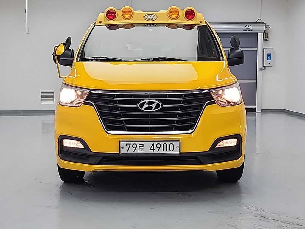 HYUNDAI Starex - Vista 2
