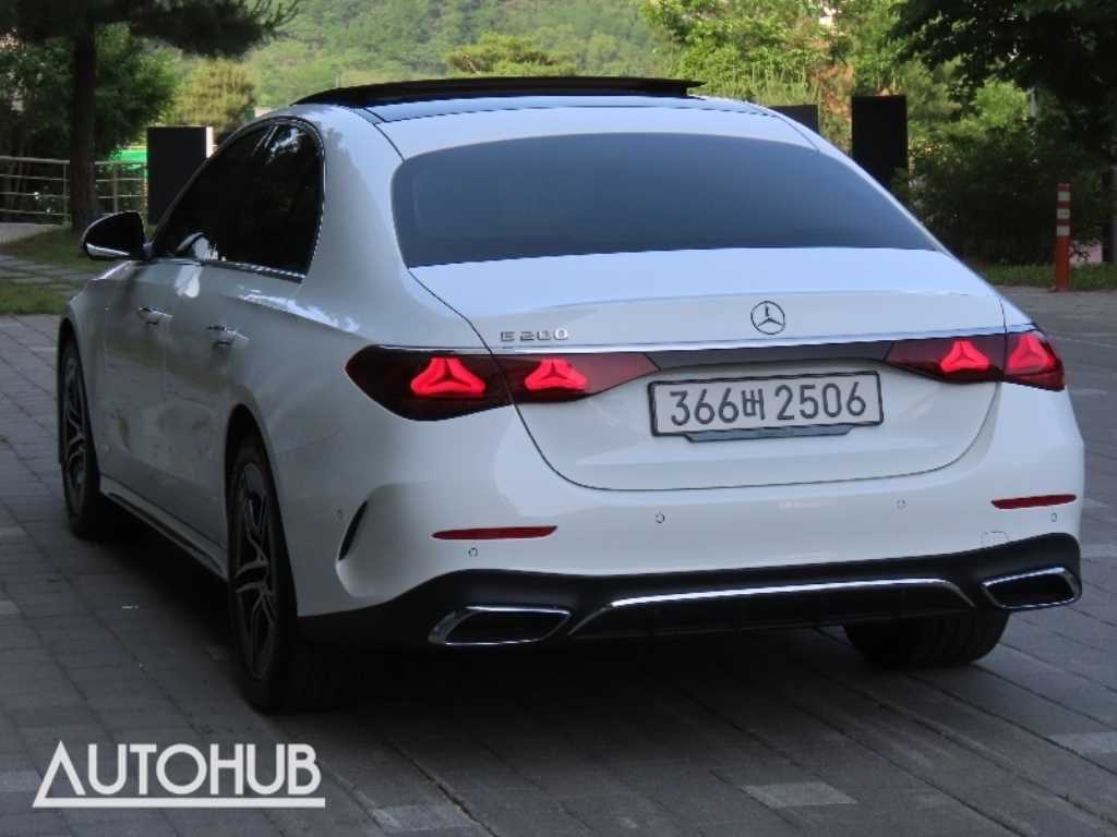 Mercedes Benz E class - Vista 4