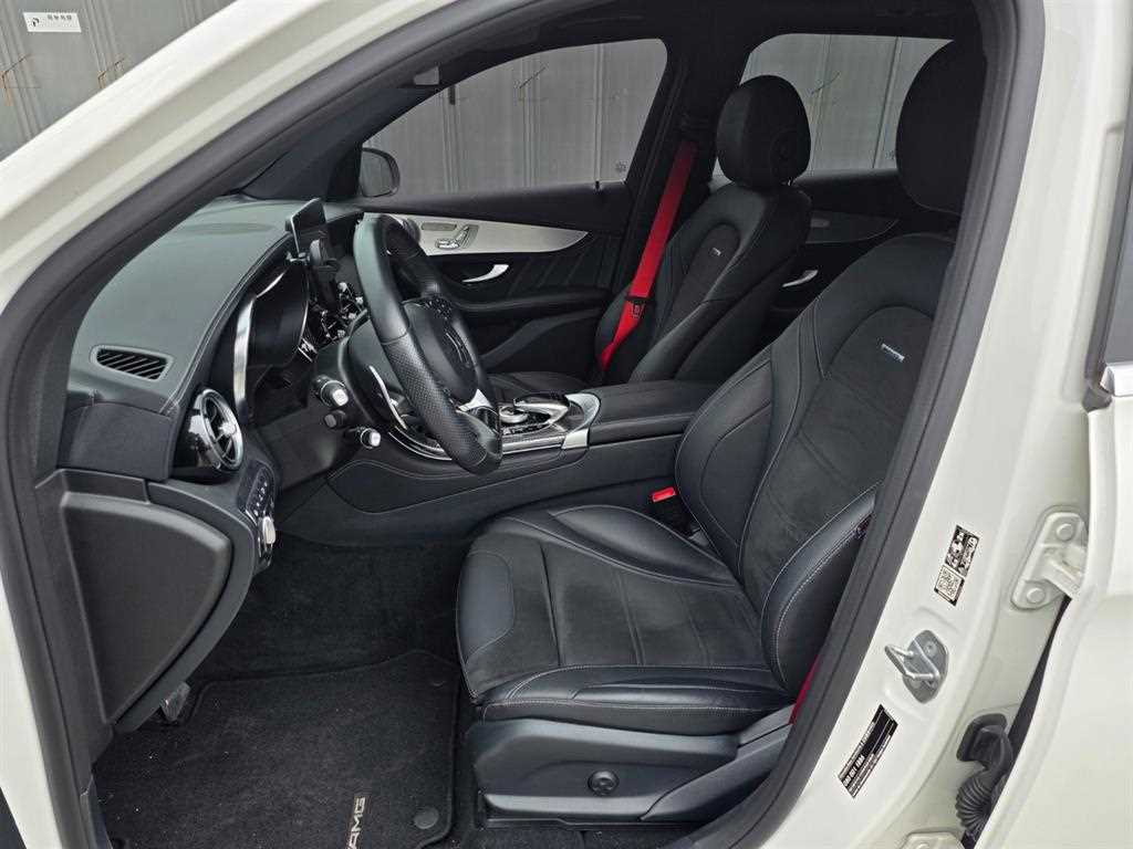 Mercedes Benz GLC Class - Vista 4