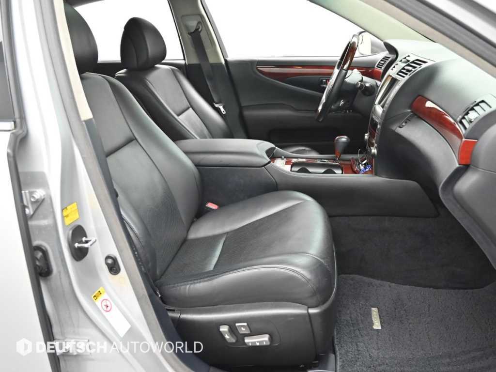 Lexus LS - Vista 10
