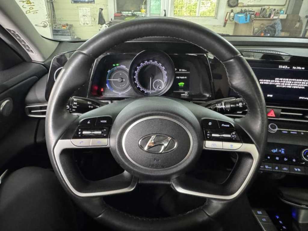 HYUNDAI Avante - Vista 10