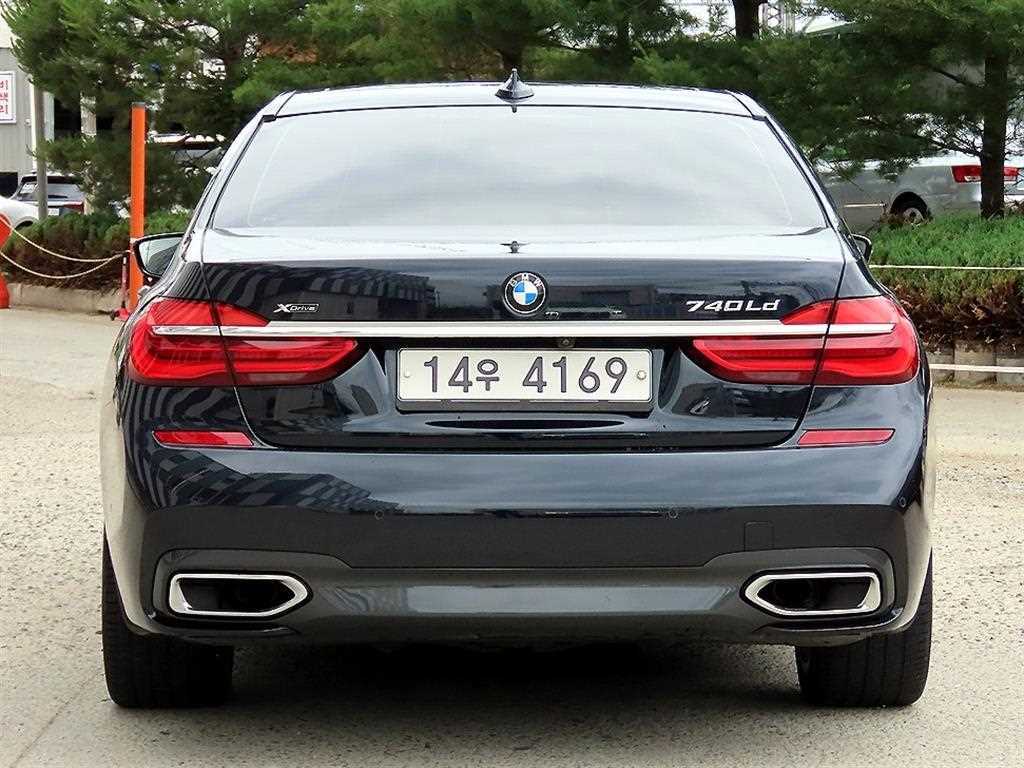 BMW 7 Series - Vista 4