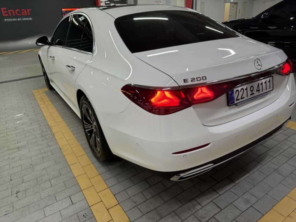 Mercedes Benz E class - Vista 3